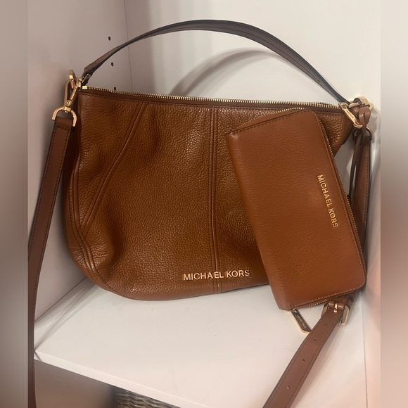 Michael Kors purse & wallet - Picture 1 of 7